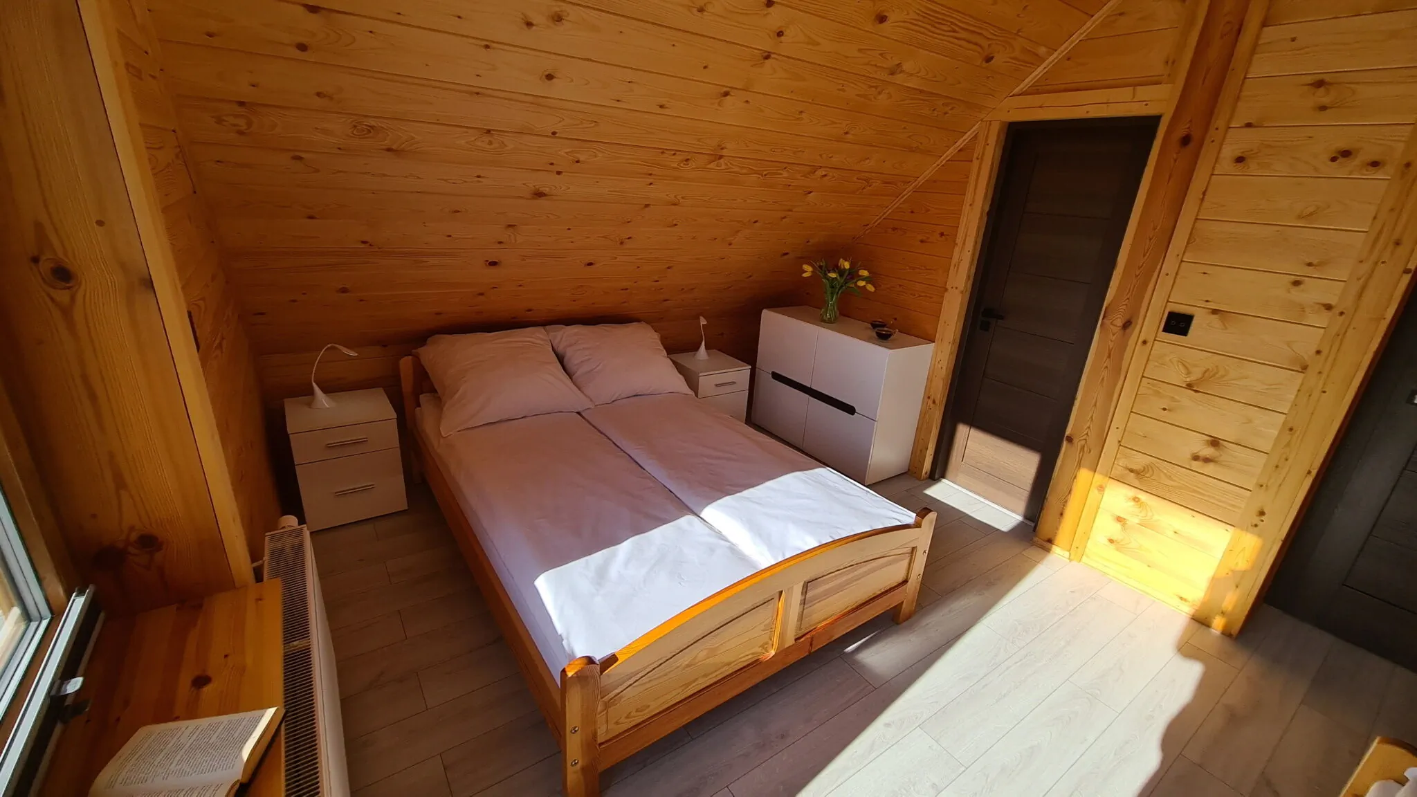 Drewniana Chata Łopuchowo – Łopuchowo, Polsko