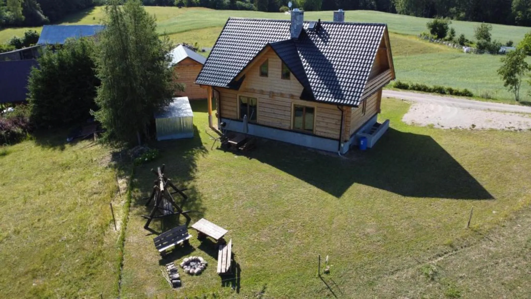 Drewniana Chata Łopuchowo – Łopuchowo, Polsko