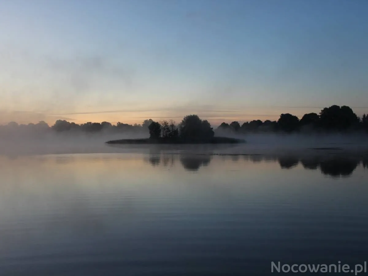 Czarna Jachta - Na szlaku legend. Pokoje nad jeziorem. Żywy – Kruklanki, Polska