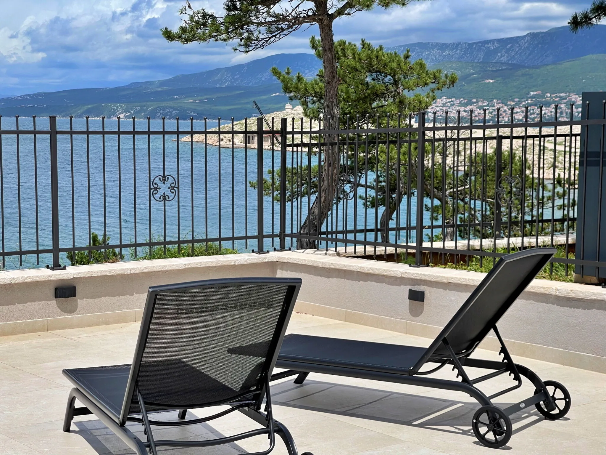 SeaLuxe Apartment with Jacuzzi Šilo – Šilo, Croația