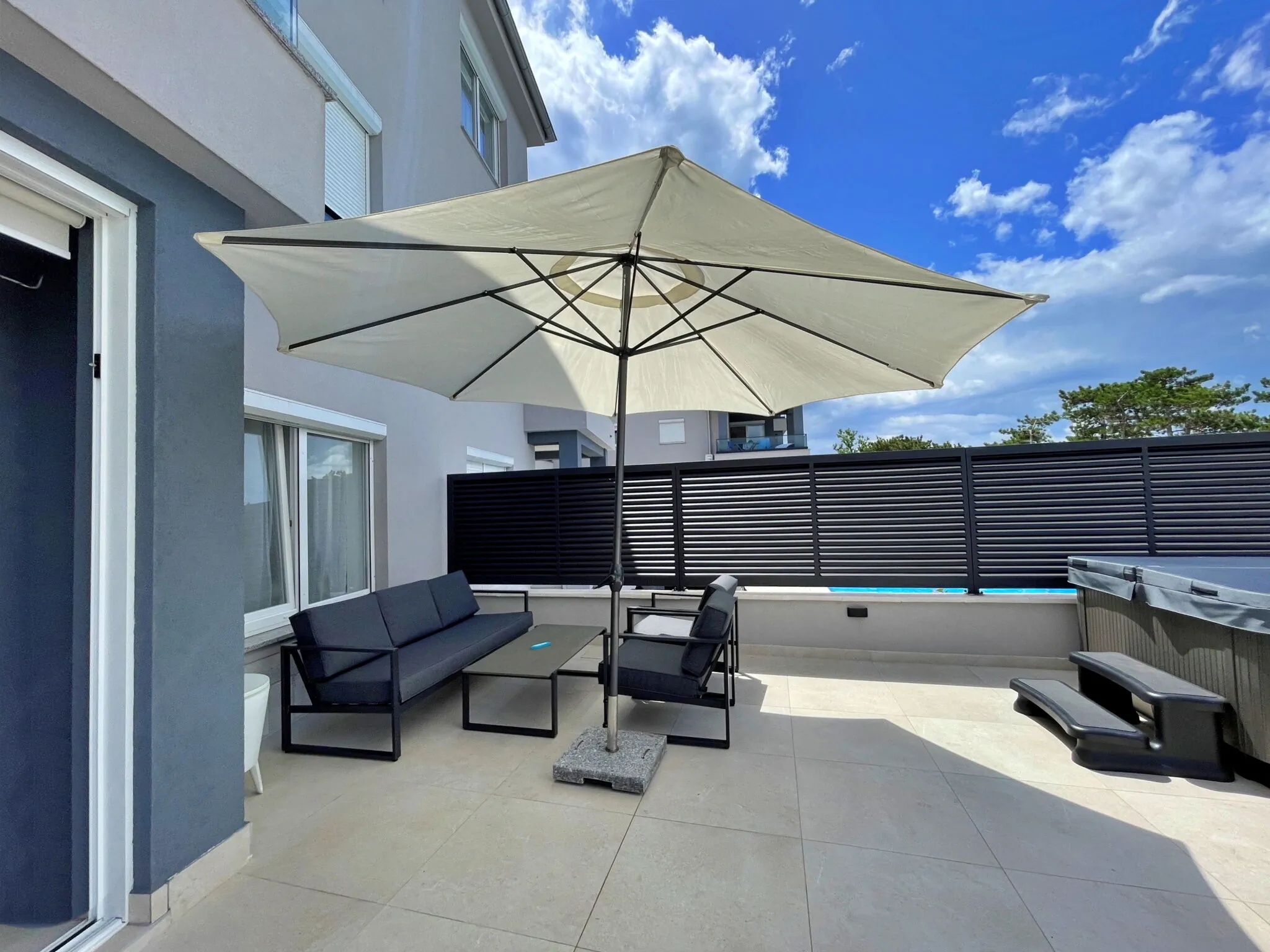 SeaLuxe Apartment with Jacuzzi Šilo – Šilo, Croația