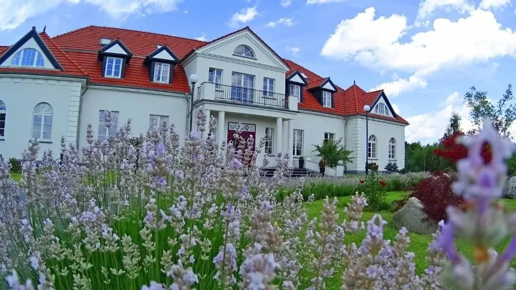 Folwark Ńemino – Sierakowice, Polska