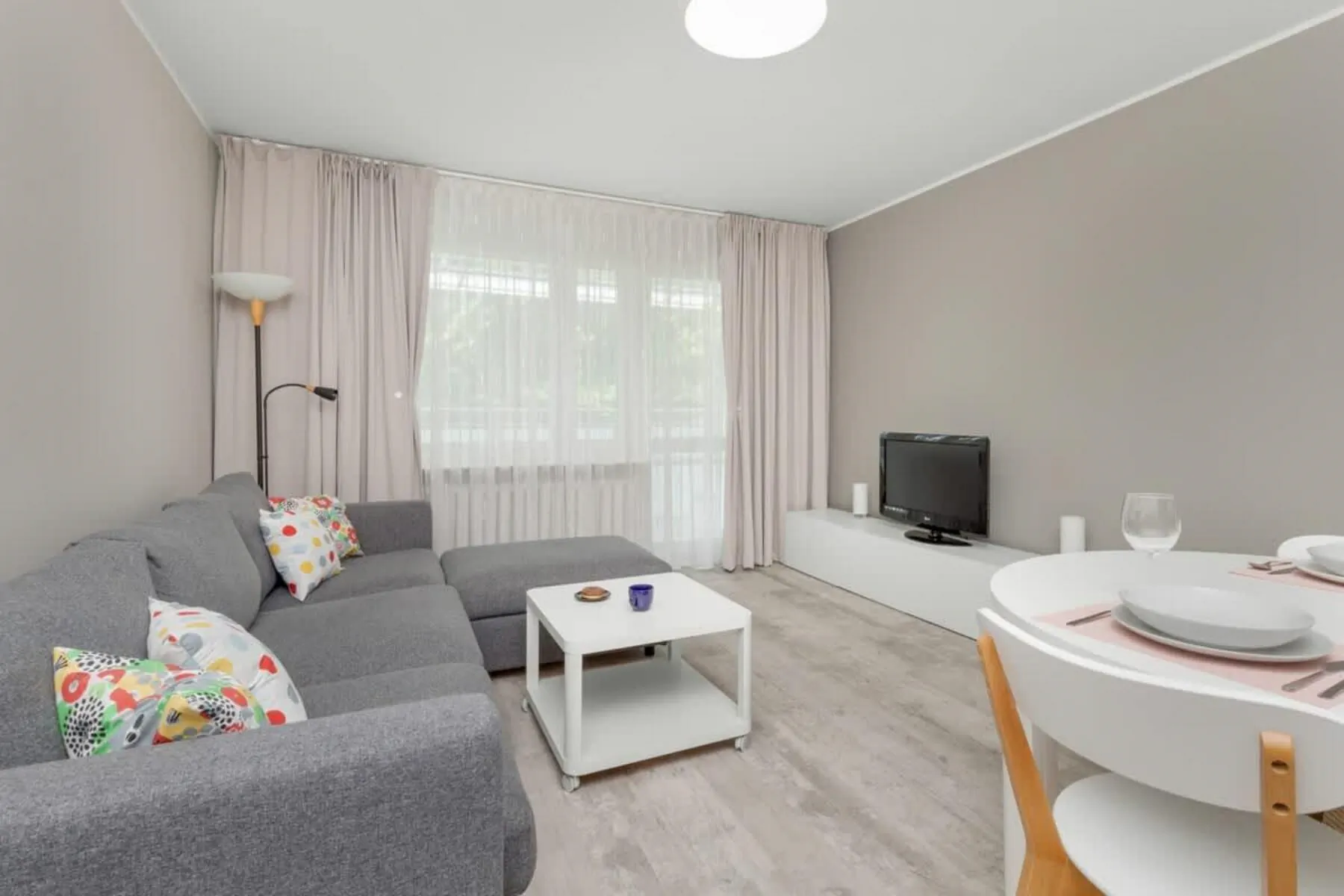 Stylowy Apartament z Balkonem | 200 m od Plaży - foto 1