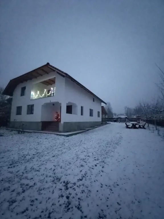Casa Lavinia Crasna – Crasna, România