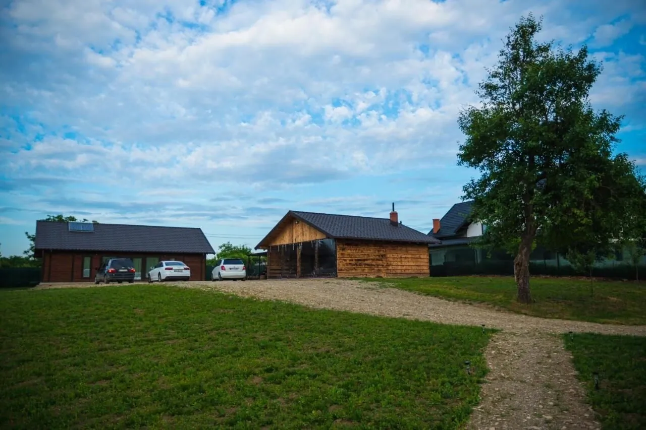 Glamping La Octav Târpeşti – Târpeşti, România
