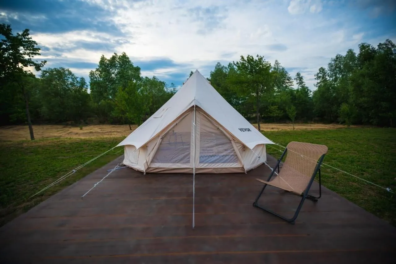 Glamping La Octav Târpeşti – Târpeşti, România