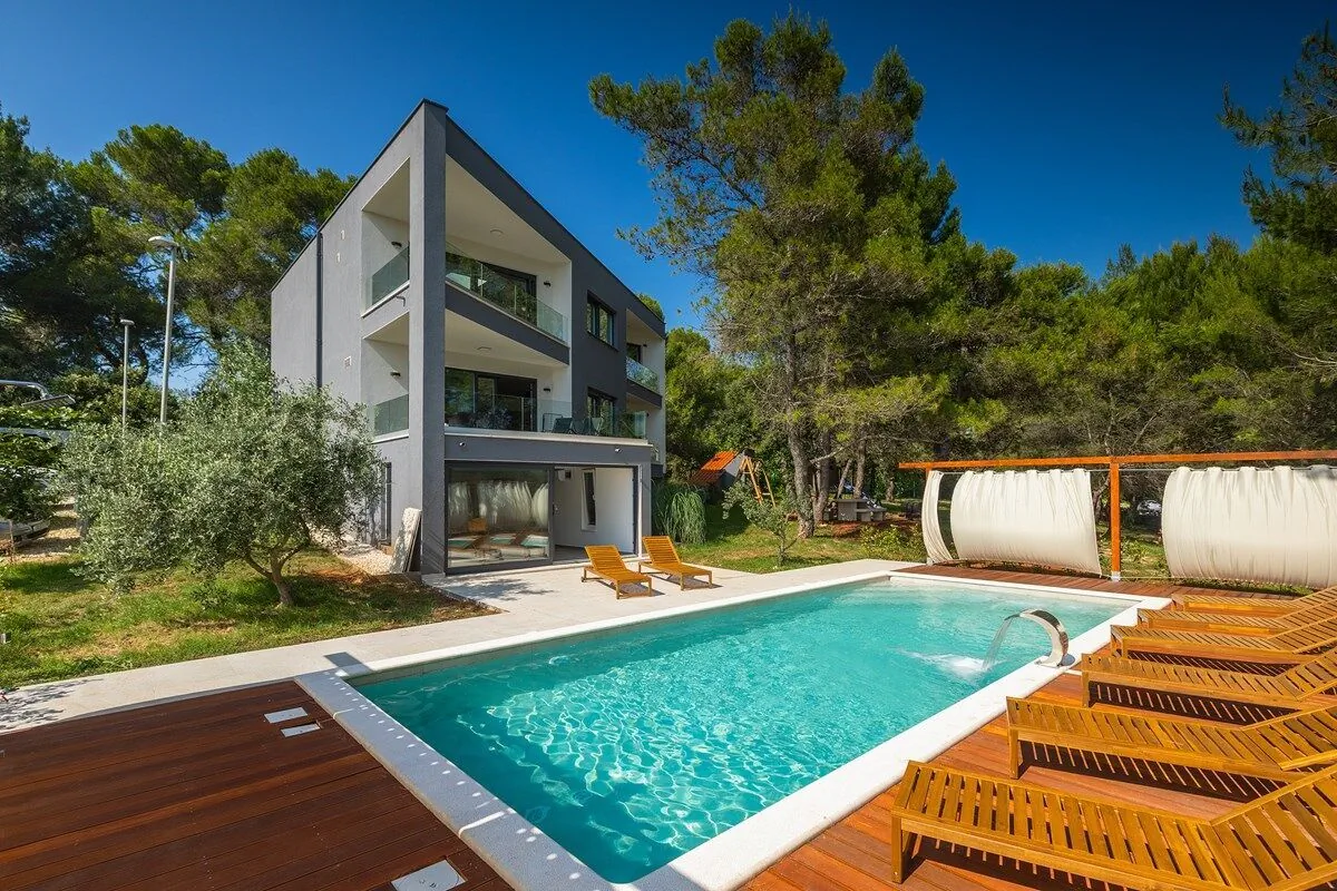 Villa Black and White Pula – Pula, Chorwacja