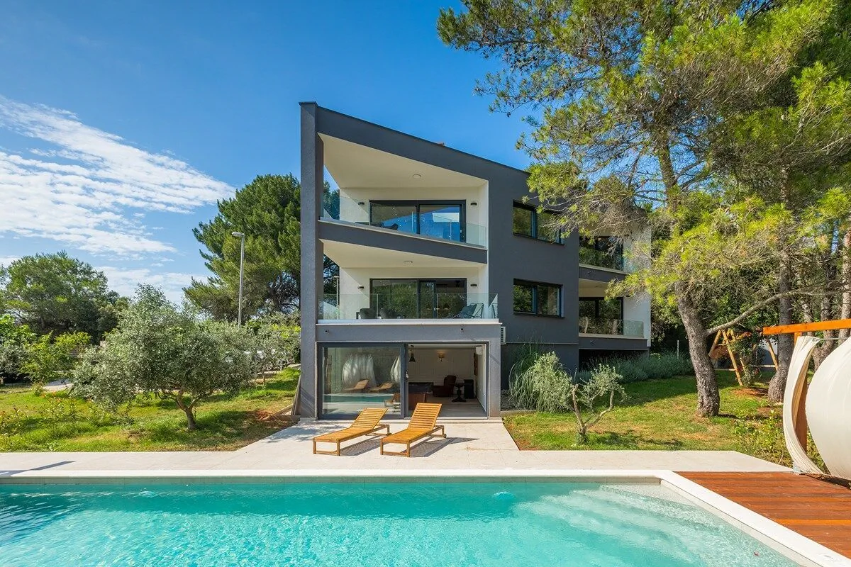 Villa Black and White Pula – Pula, Chorwacja