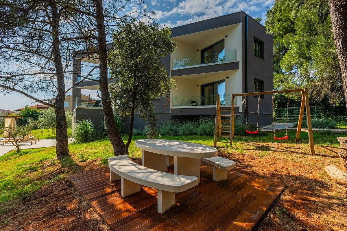 Villa Black and White Pula – Pula, Chorwacja