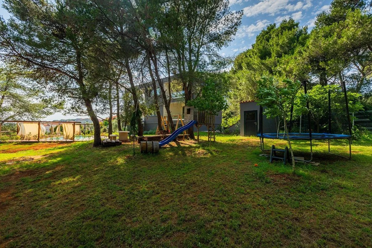 Villa Black and White Pula – Pula, Chorwacja