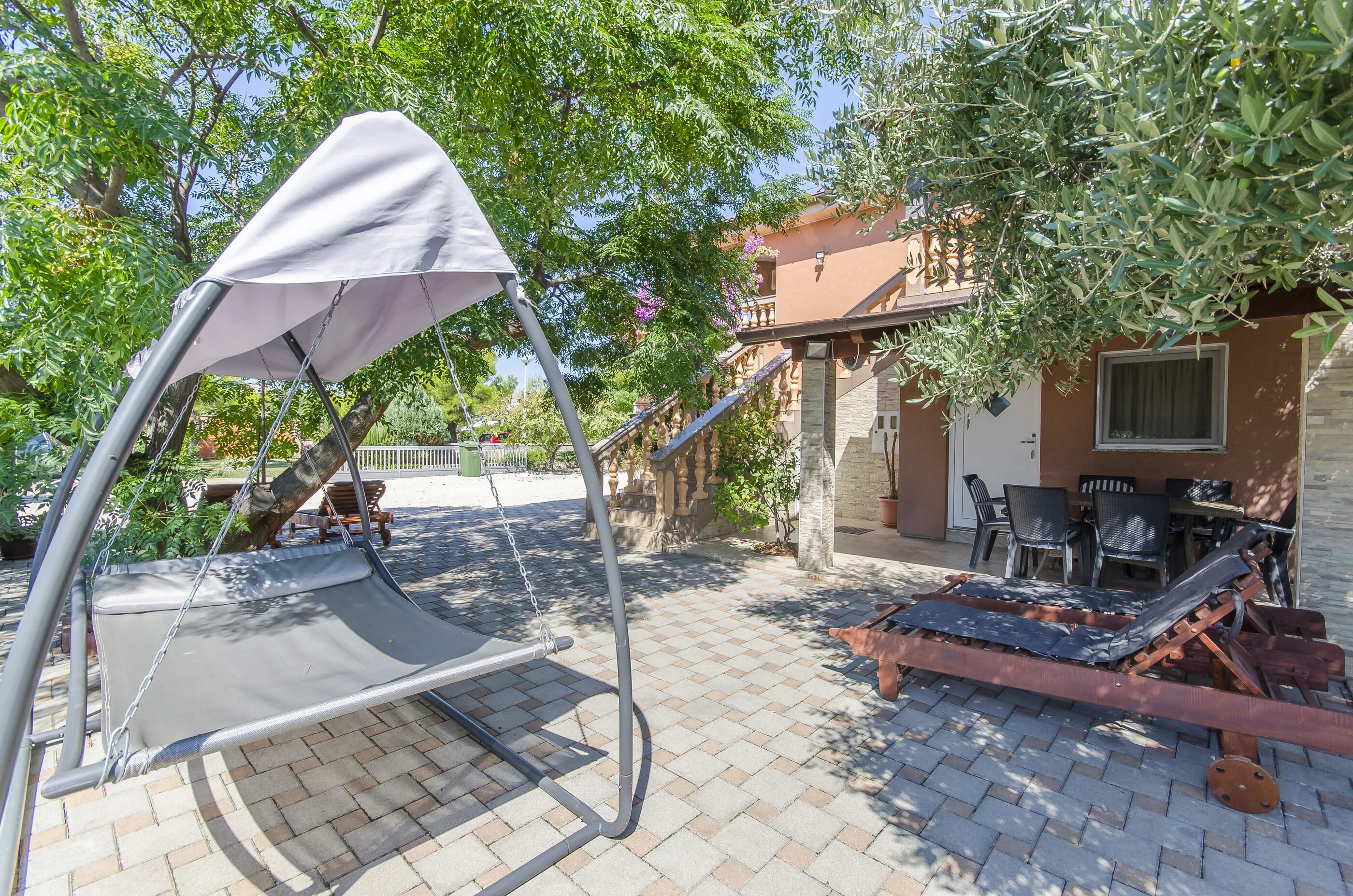Apartments Lovely Courtyard Vir – Vir, Croația