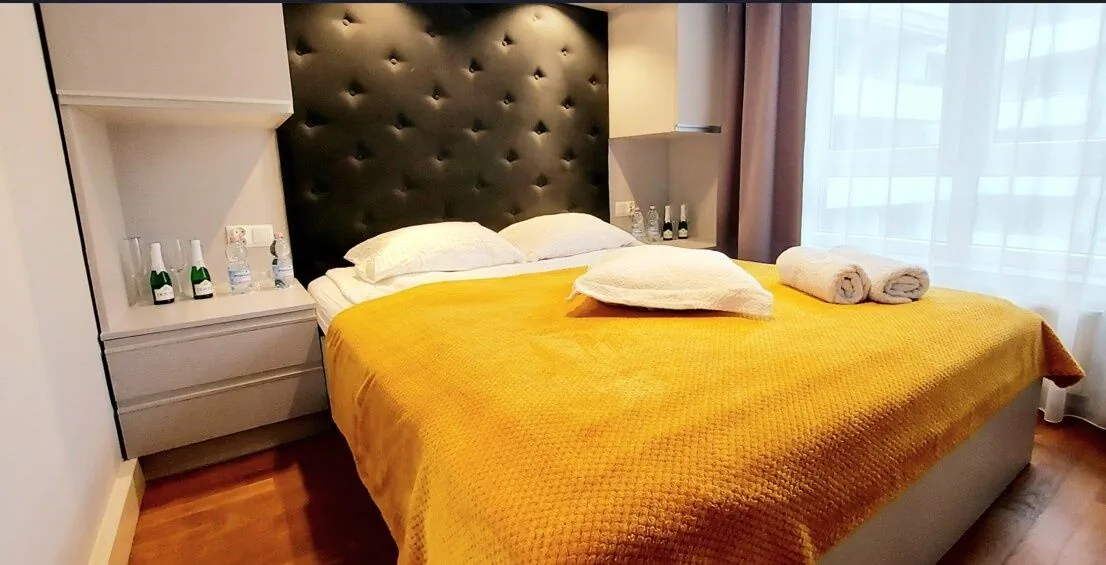 Miodowy apartament z balkonem, garażem, huśtawką, Rzeszów – Rzeszów, Polska