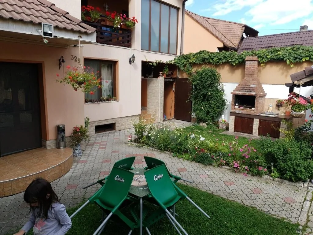 Casă Nicoladis Zărnești – Zărnești, România