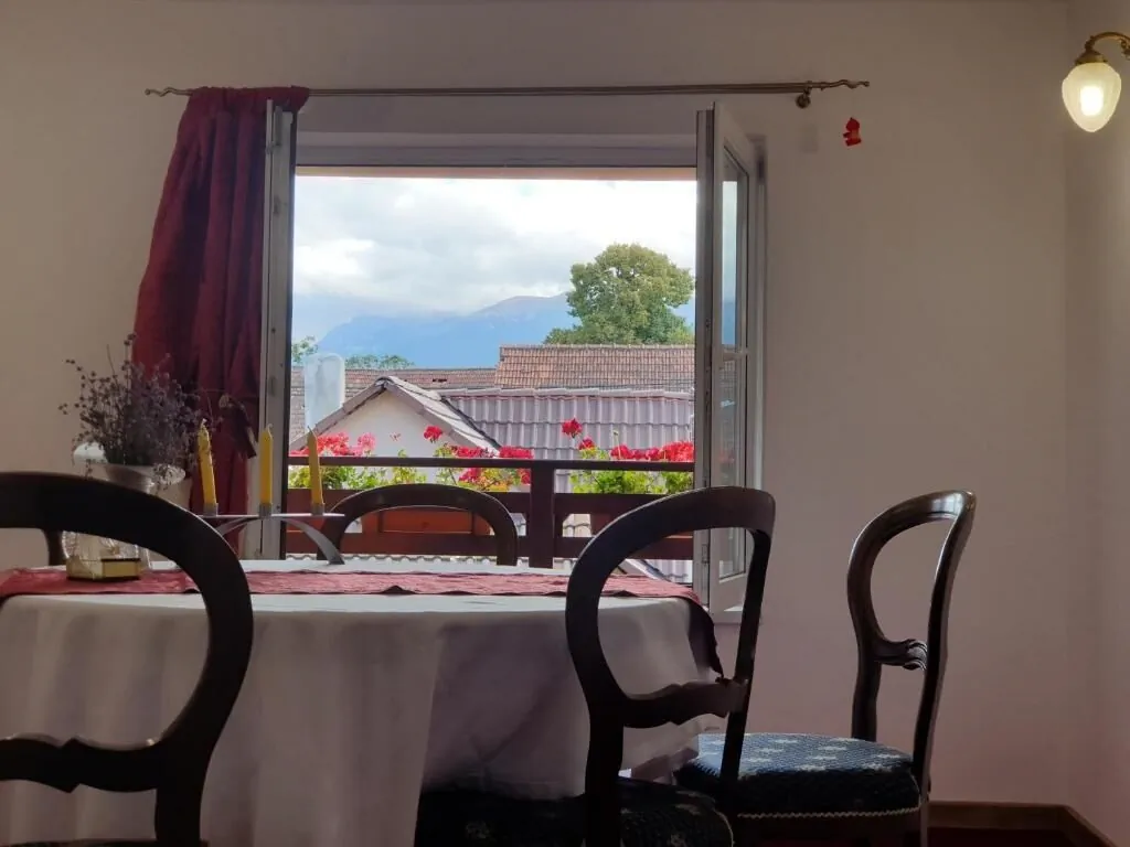 Casă Nicoladis Zărnești – Zărnești, România