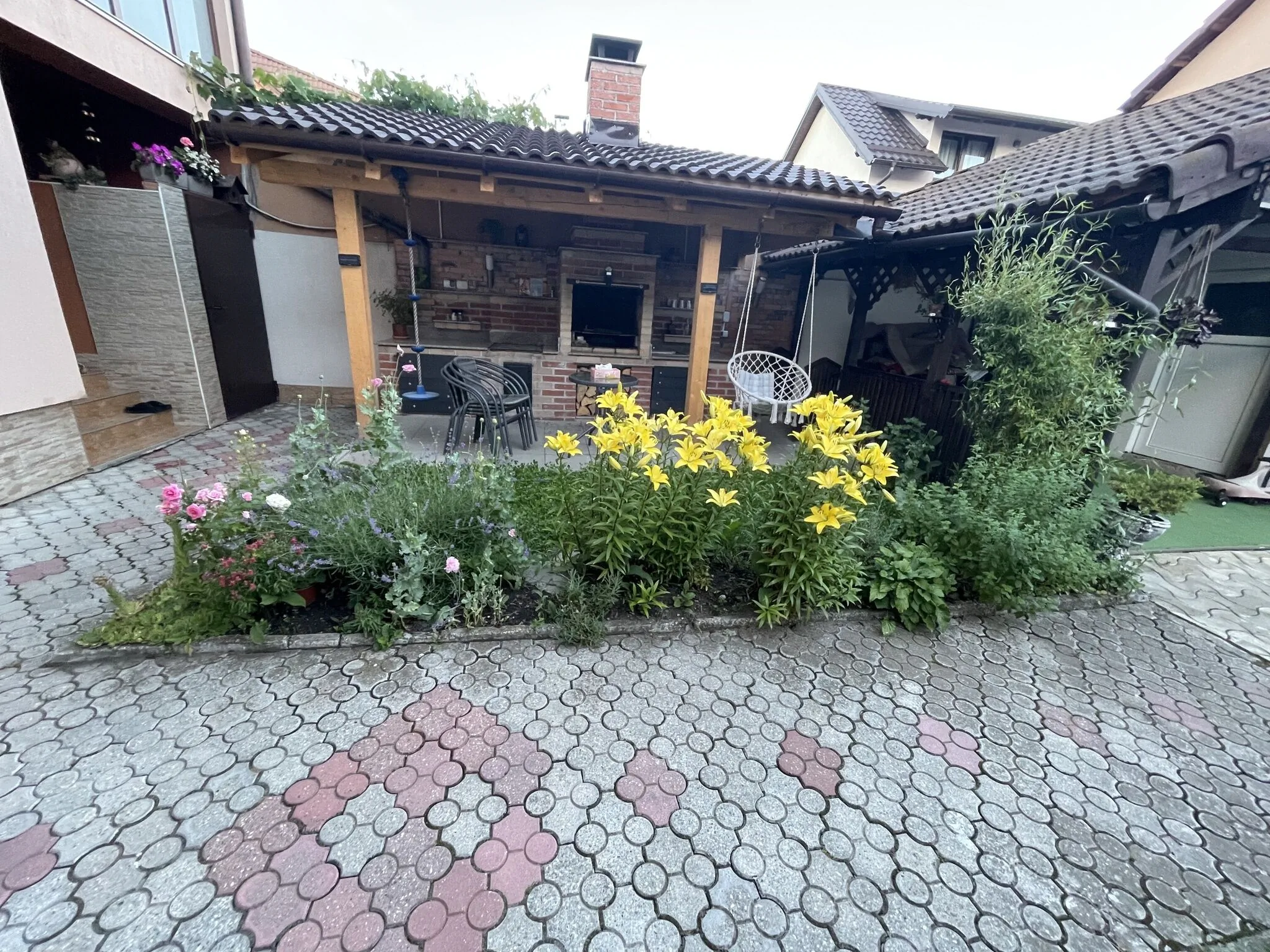 Casă Nicoladis Zărnești – Zărnești, România