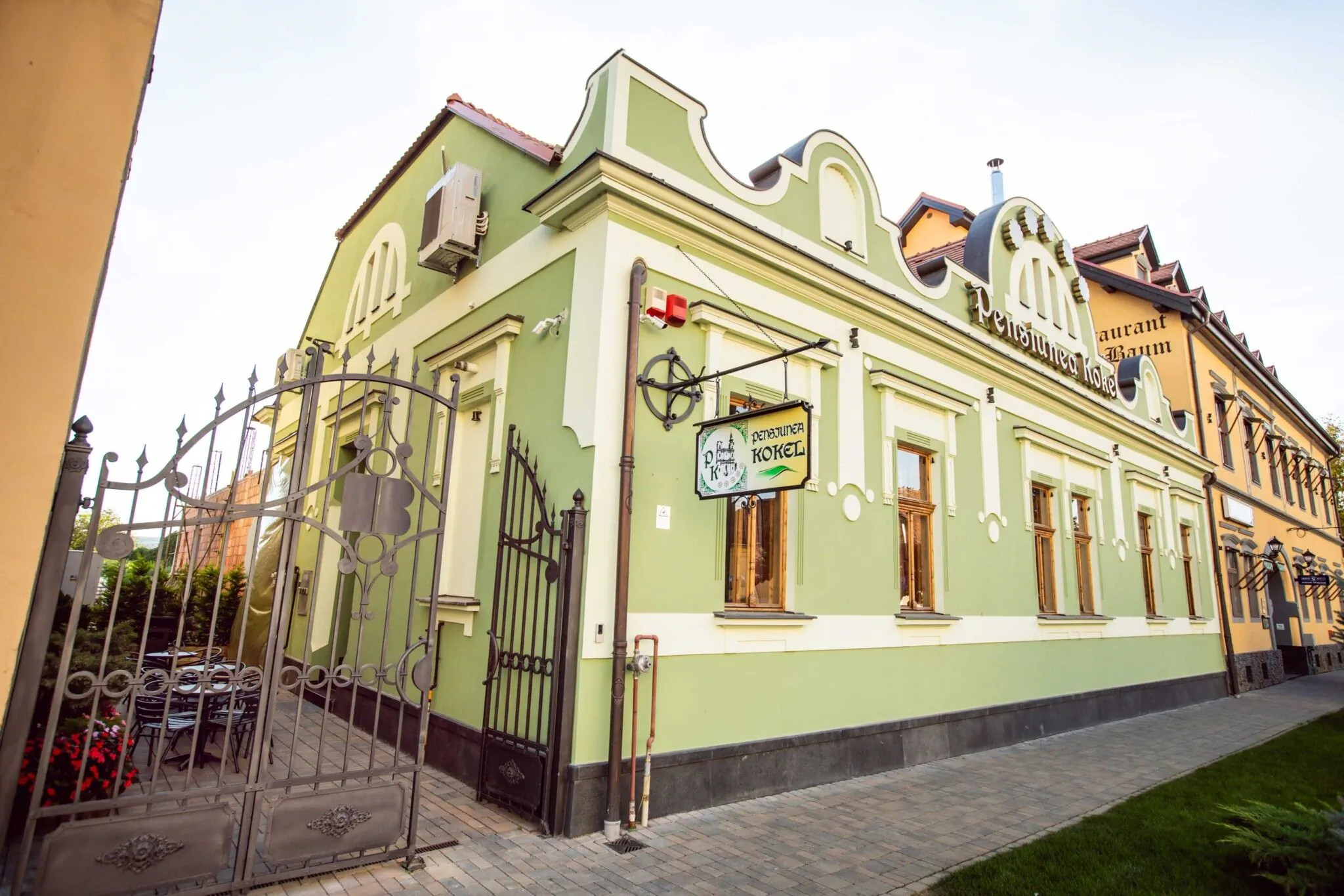 Pensiunea Kokel Dumbrăveni - foto 1
