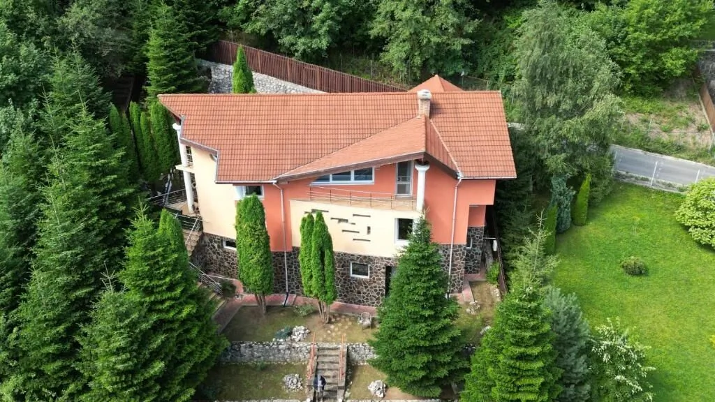 Marble Villa: Luxury Estate - Central but Intimate Sinaia – Sinaia, România