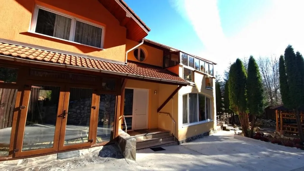 Marble Villa: Luxury Estate - Central but Intimate Sinaia – Sinaia, România