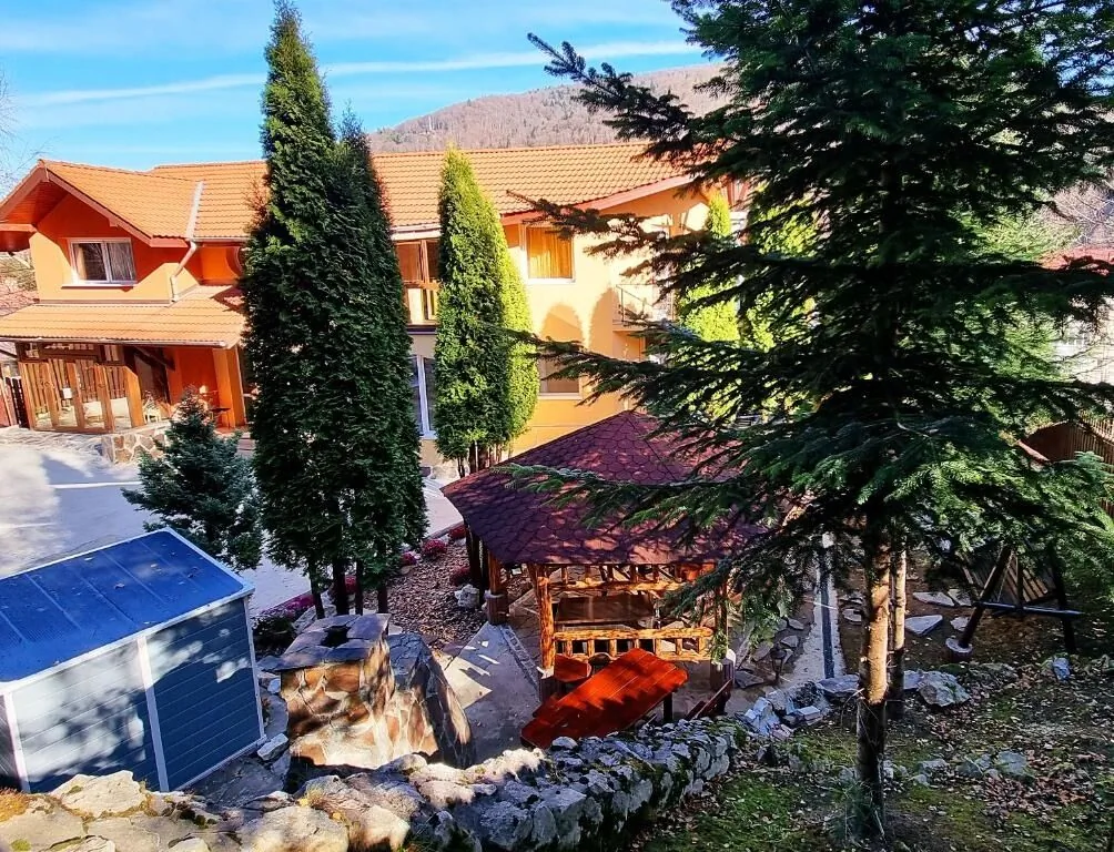 Marble Villa: Luxury Estate - Central but Intimate Sinaia – Sinaia, România