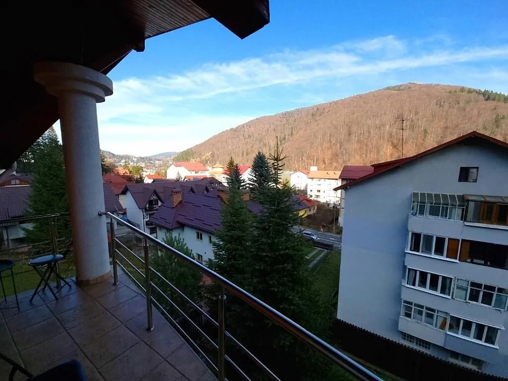 Marble Villa: Luxury Estate - Central but Intimate Sinaia – Sinaia, România
