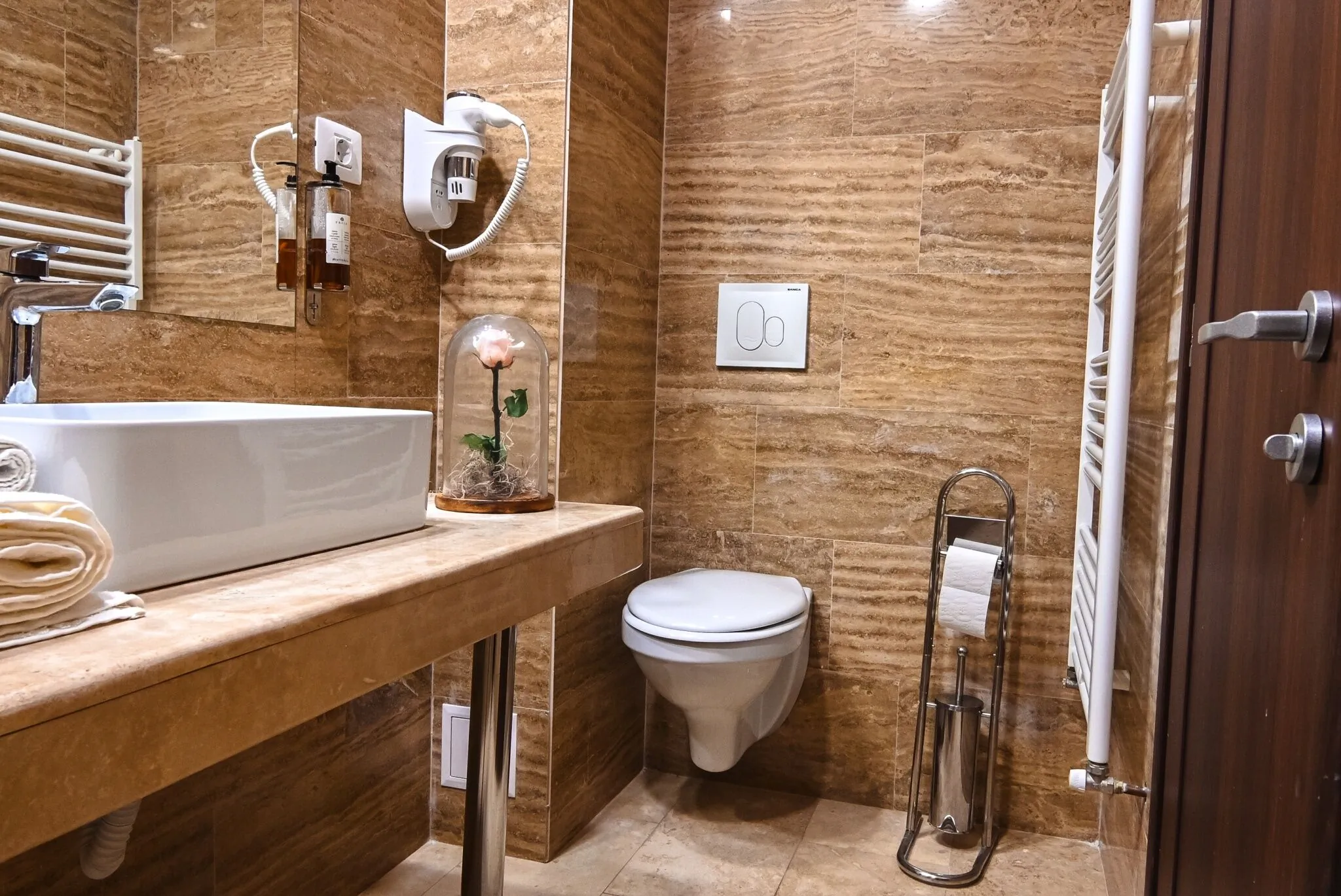 Airport Hotel - Bed and Breakfast Otopeni – Otopeni, România