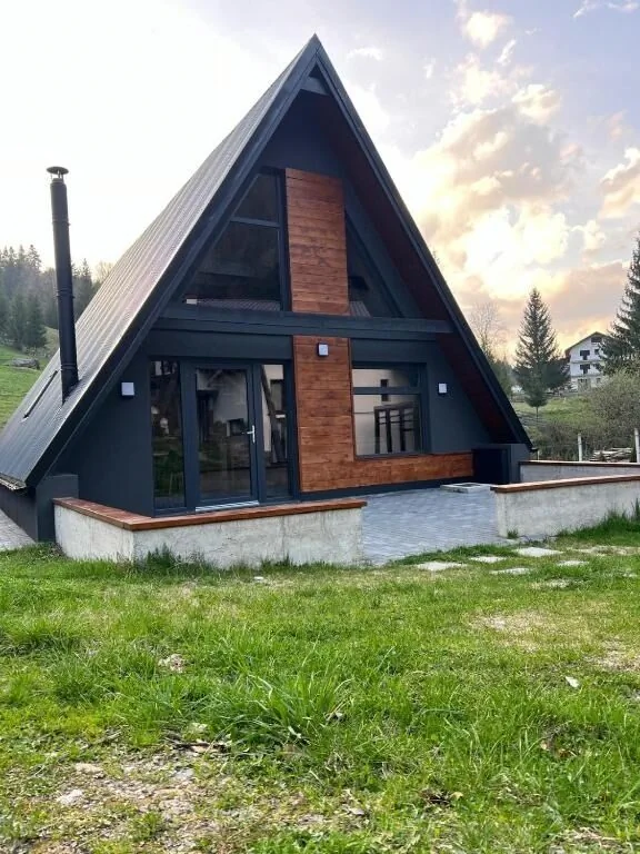 CabanA Oscar Borșa – Borşa, România