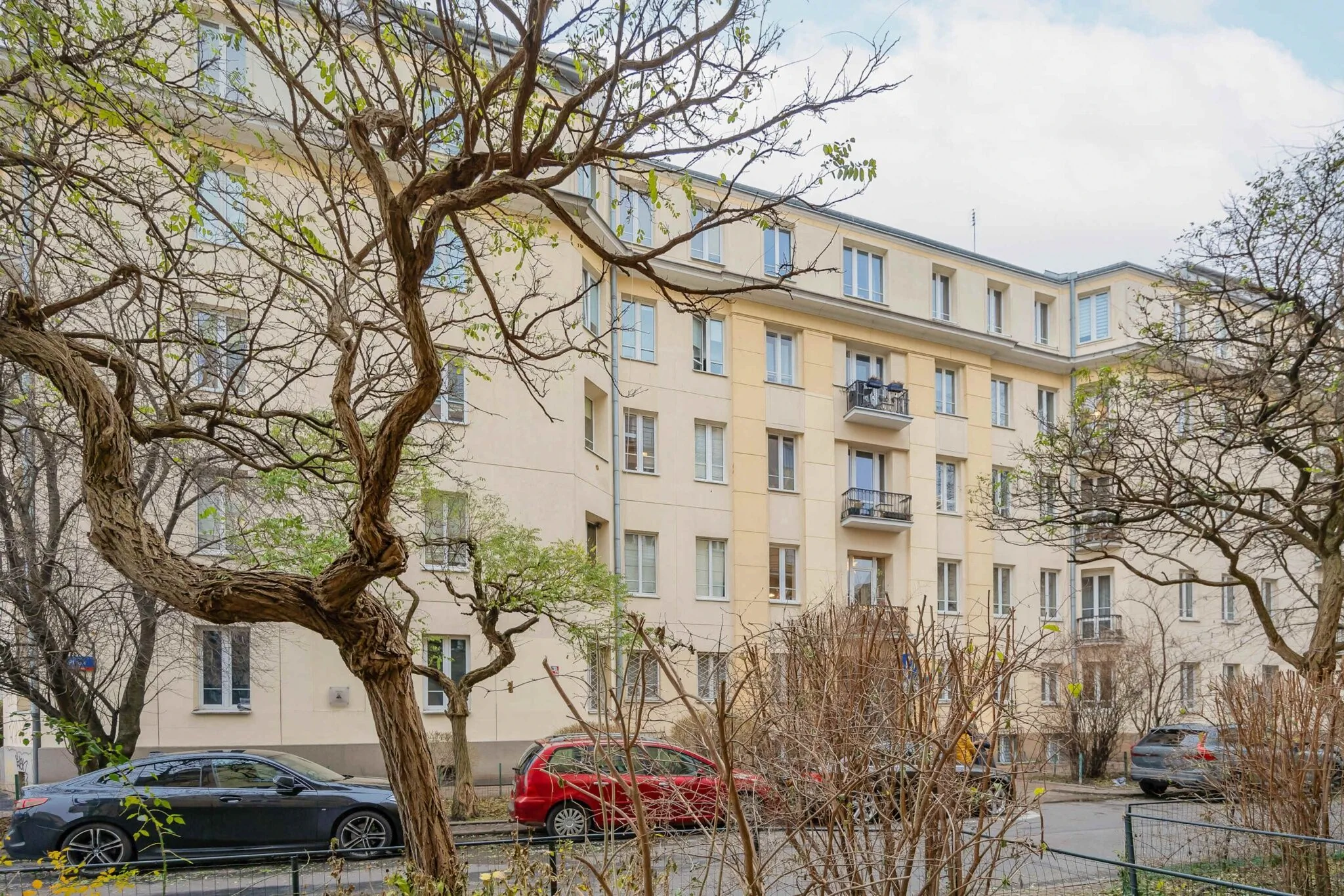 Apartament Pługa 1 | Klimatyczny Apartament | Biurko Warszawa – Warszawa, Polska