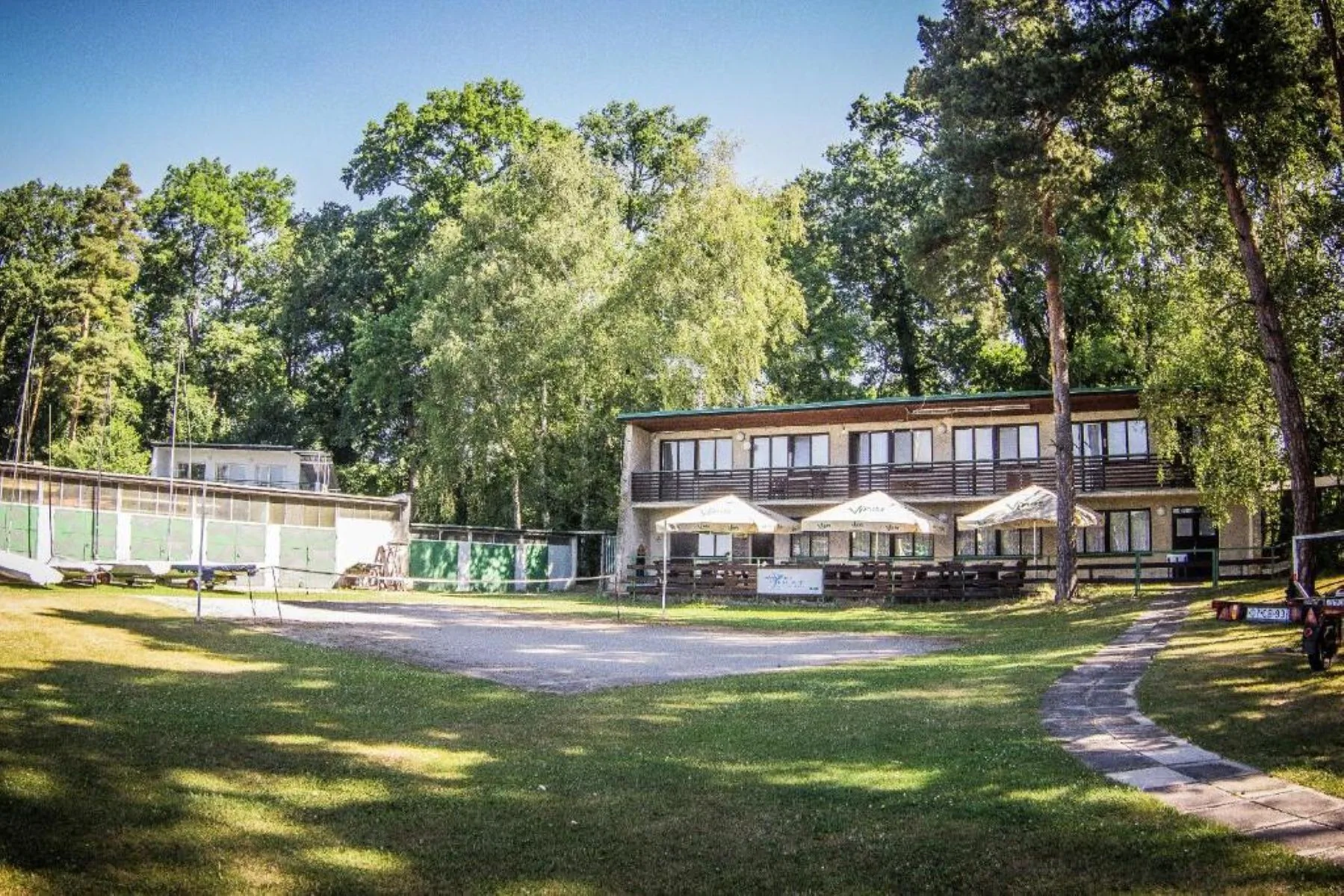 YACHT CLUB BEZDREV – Hluboká nad Vltavou, Česká republika