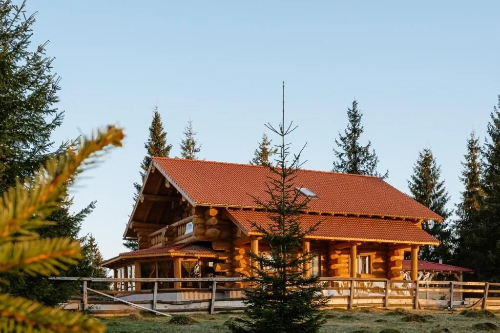 Casa din Deal Mărișel  – Mărişel, România
