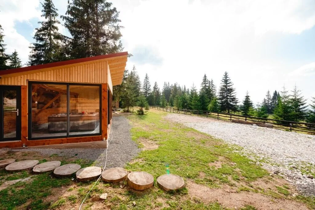 Casa din Deal Mărișel  – Mărişel, România