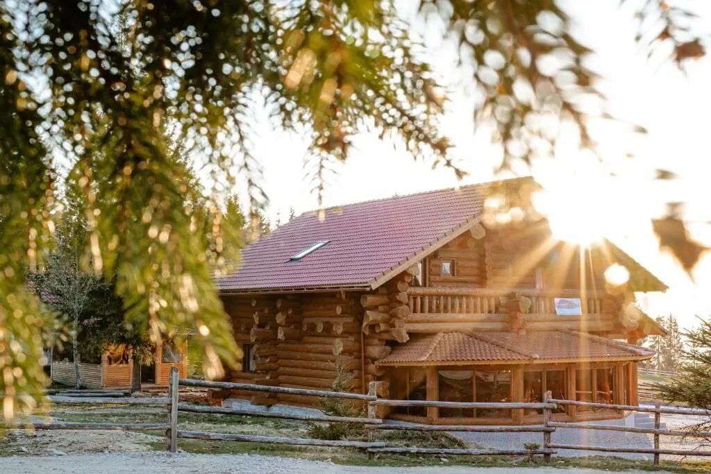 Casa din Deal Mărișel  – Mărişel, România