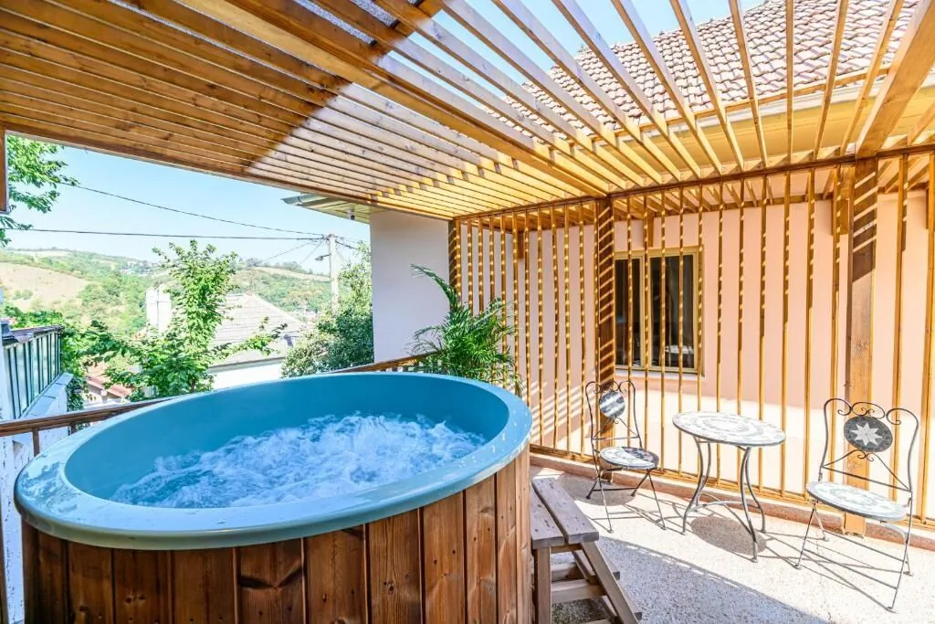 Casa Lagom Hot Tube Hideout Brasov – Braşov, Rumunsko