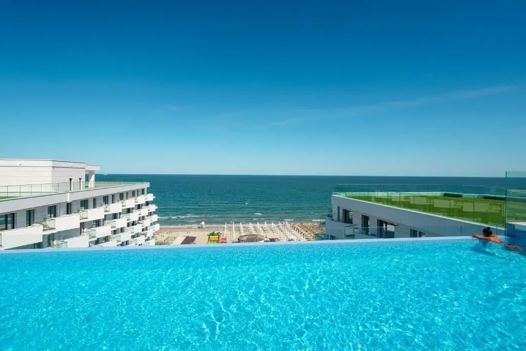 Royale Sundance 305 Infinity Beach Pool & Spa Mamaia Nord – Mamaia, România
