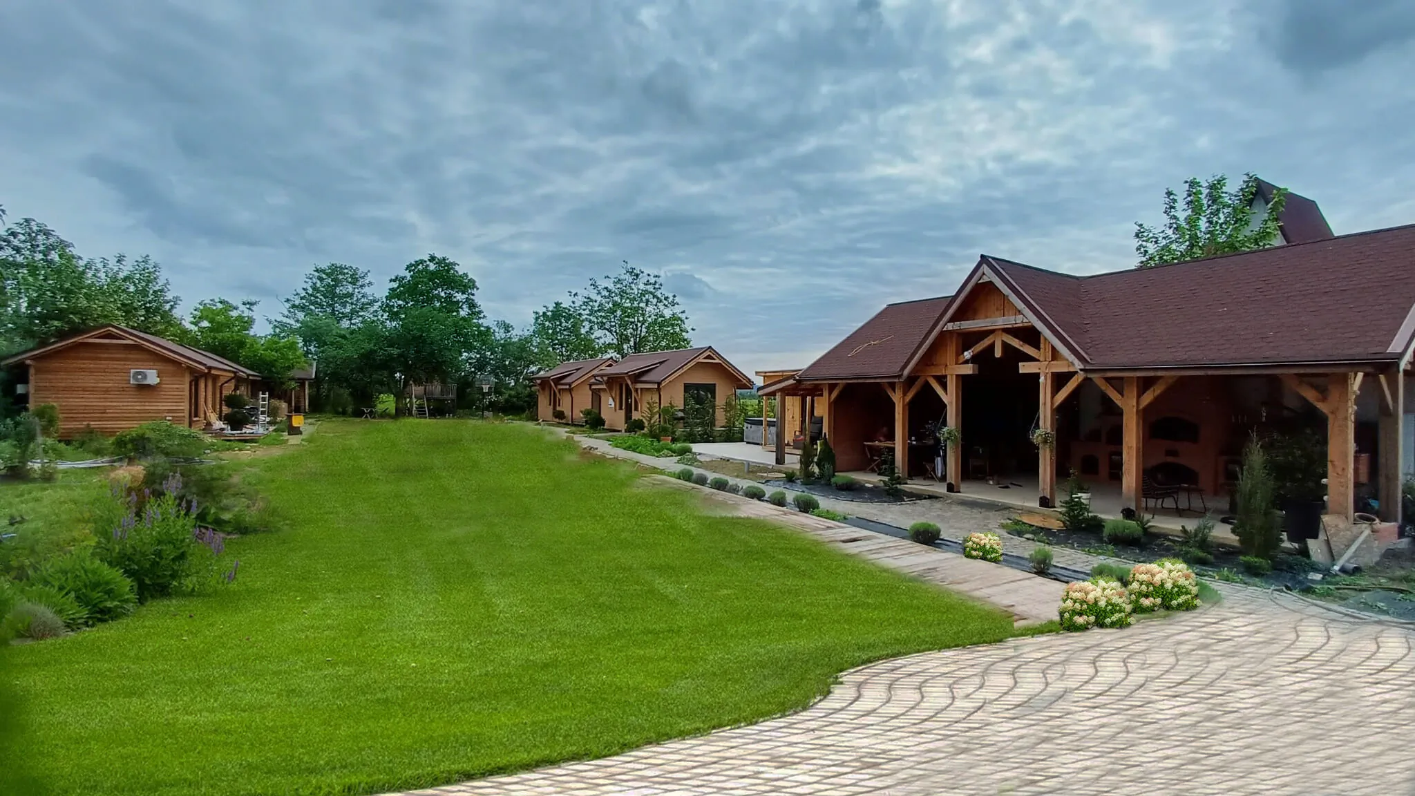 Casa Gorjeană Complex Peştişani – Peştişani, România