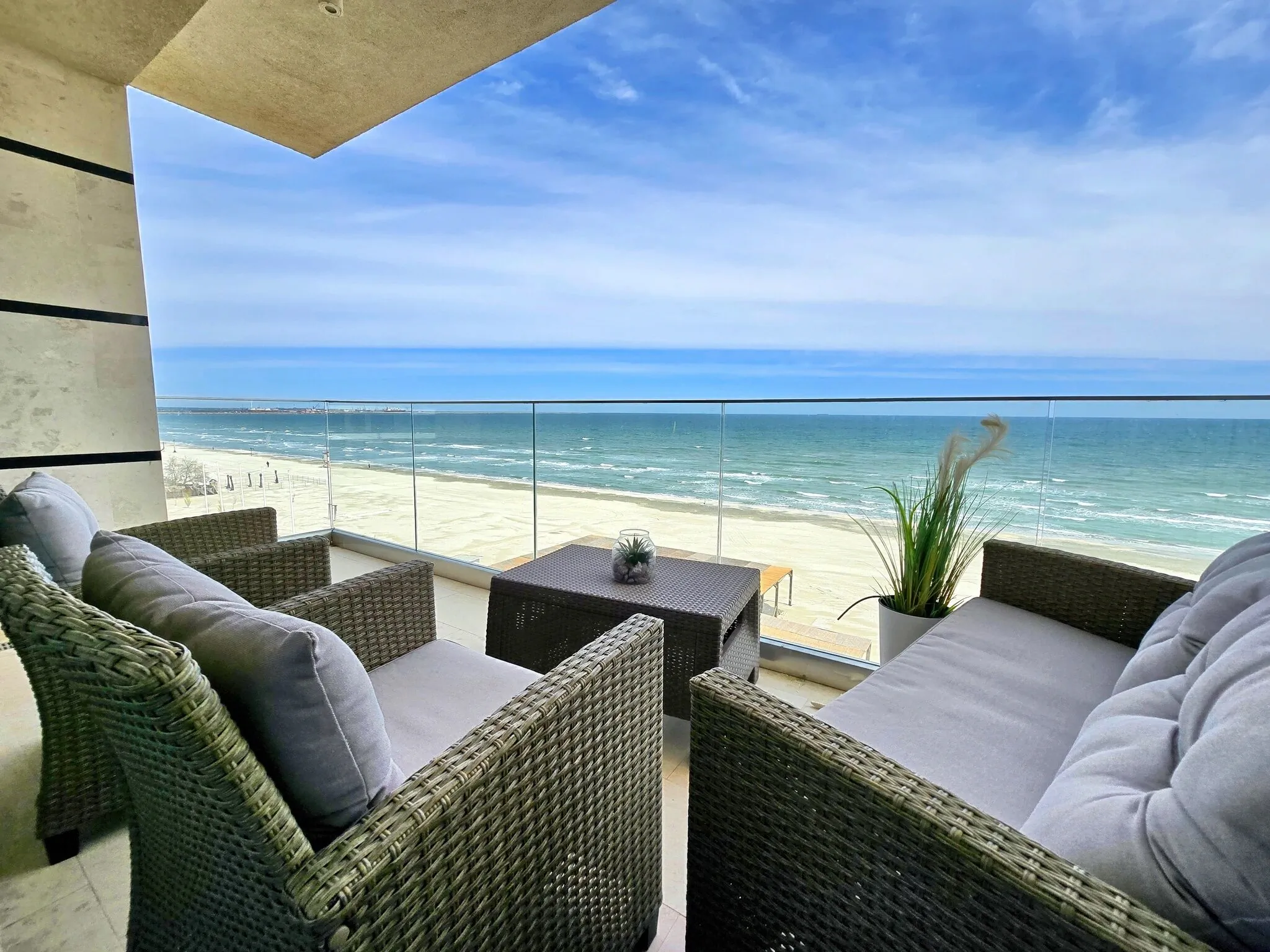 BeachFront Bliss- Endless Summer Mamaia Nord  – Mamaia-Sat, România
