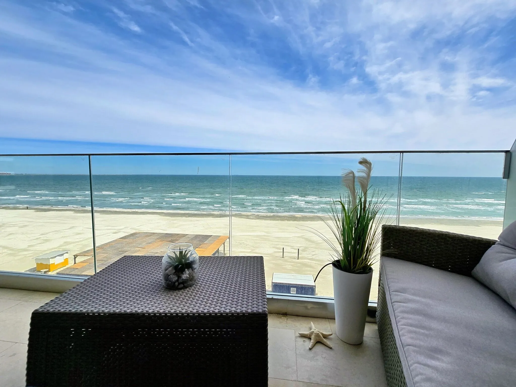 BeachFront Bliss- Endless Summer Mamaia Nord  – Mamaia-Sat, România
