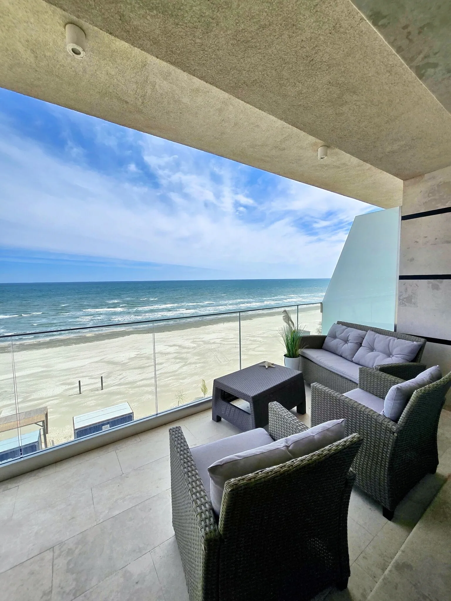 BeachFront Bliss- Endless Summer Mamaia Nord  – Mamaia-Sat, România