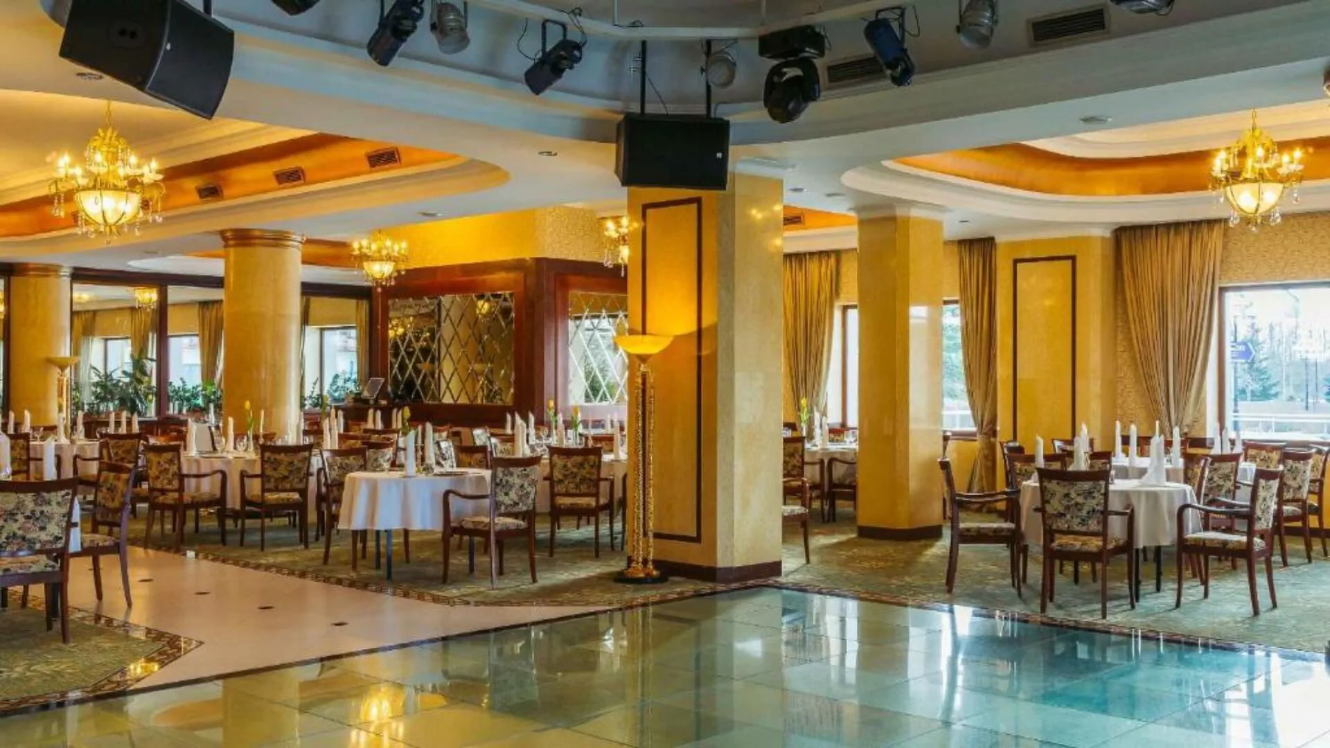 Hotel Gołębiewski Mikołajki – Mikołajki, Polonia