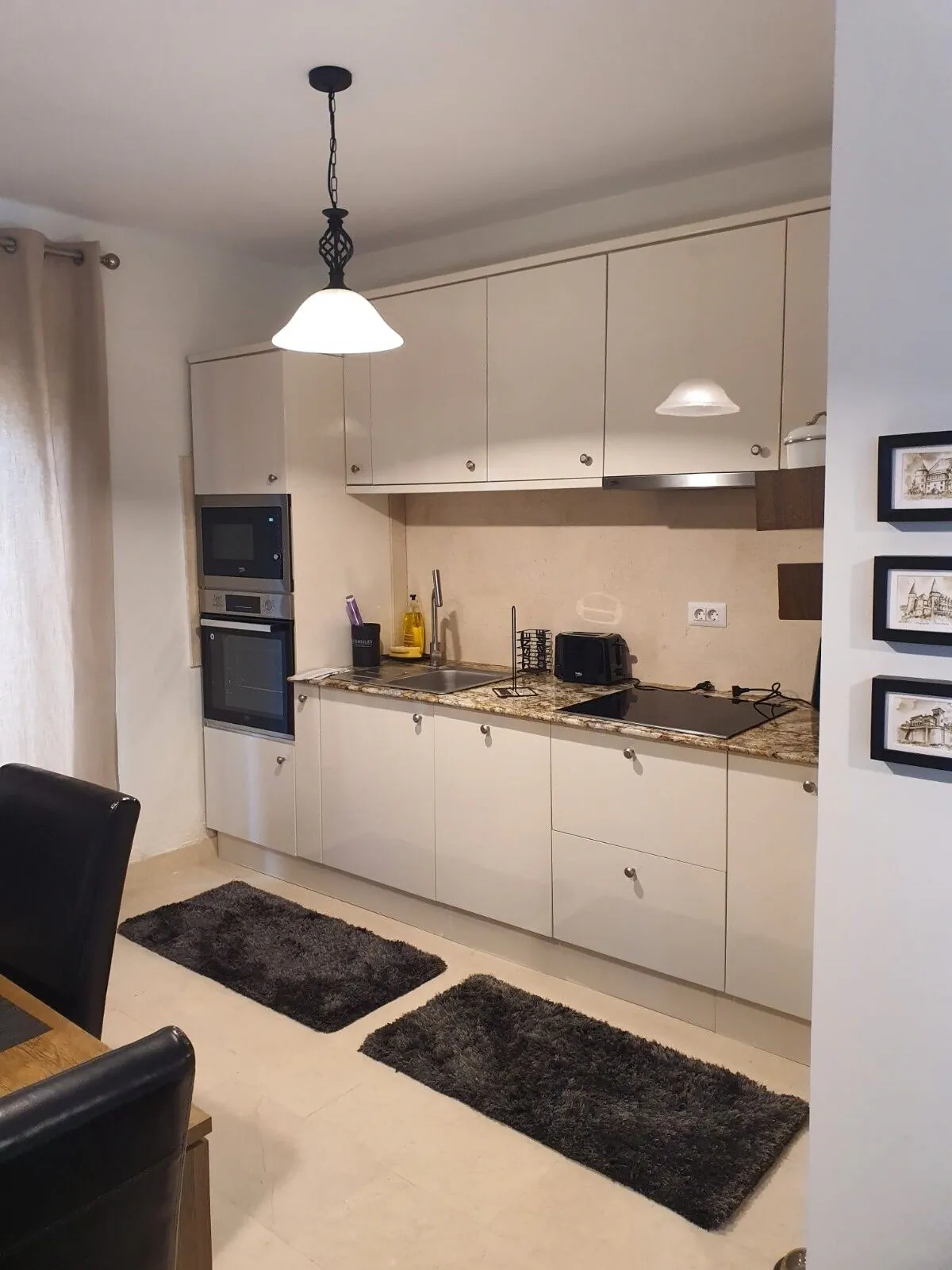 Casa cu Flori Pantelimon – Pantelimon, România