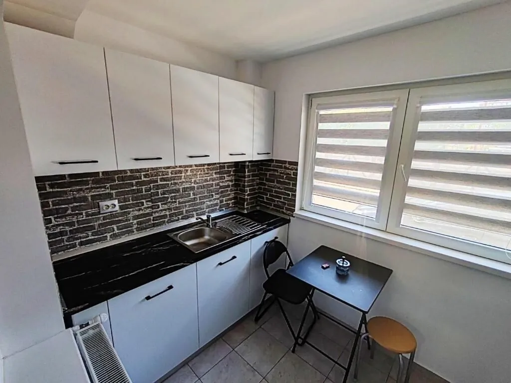 Nicolle Studio 2 Pitești  – Pitești, România