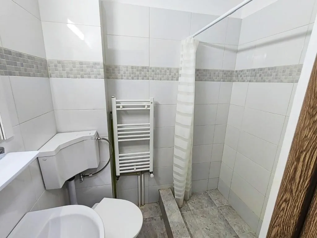 Nicolle Studio 2 Pitești  – Pitești, România