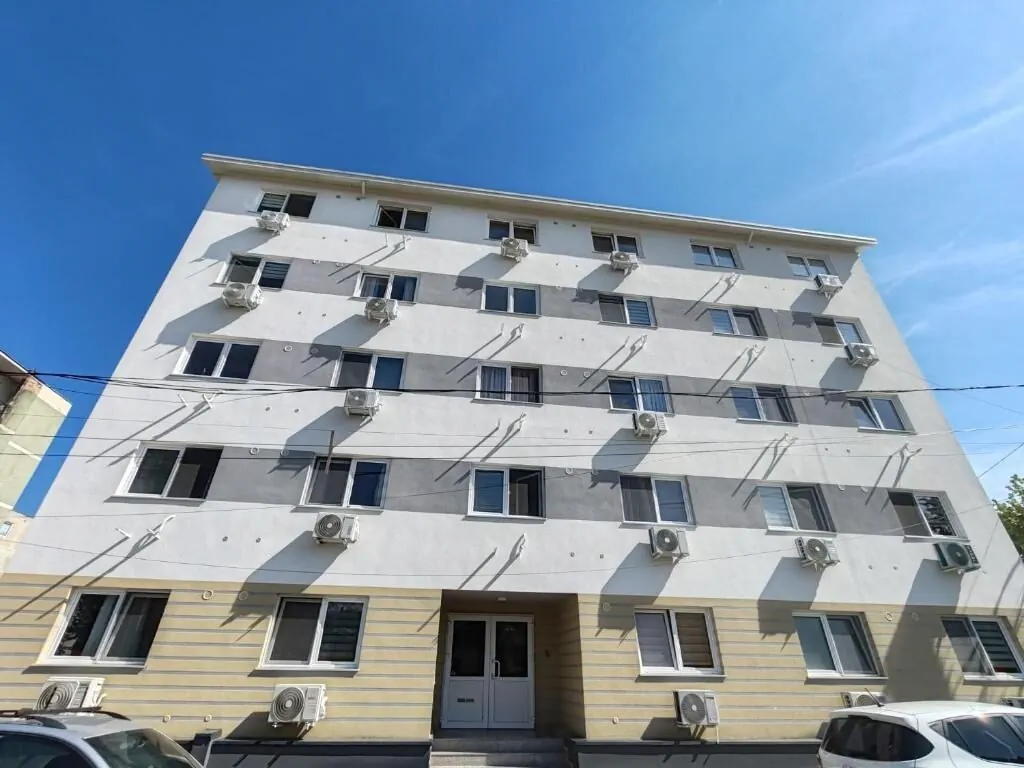 Nicolle Studio 2 Pitești  – Pitești, România