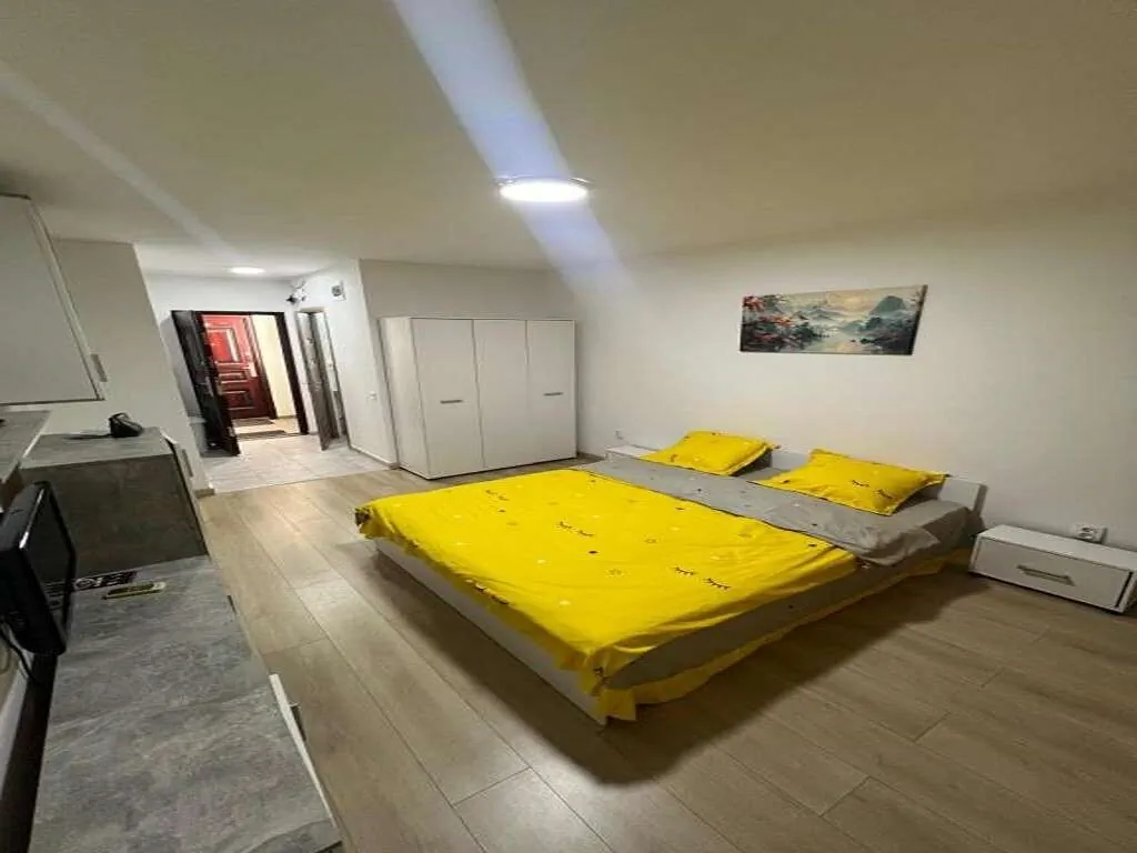 Nicolle Studio 2 Pitești  – Pitești, România