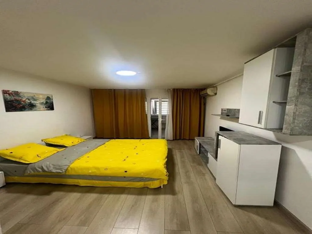 Nicolle Studio 2 Pitești  – Pitești, România