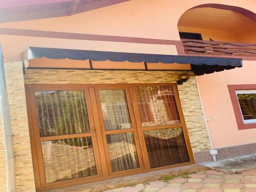 Casa Colt De Rai Corbi – Corbi, România