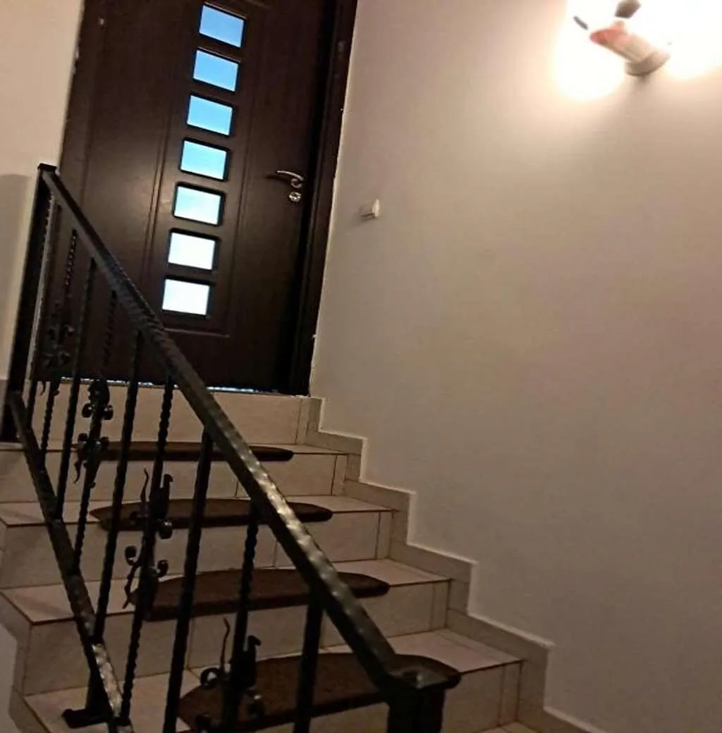 Căsuța Galbenă București – București, România