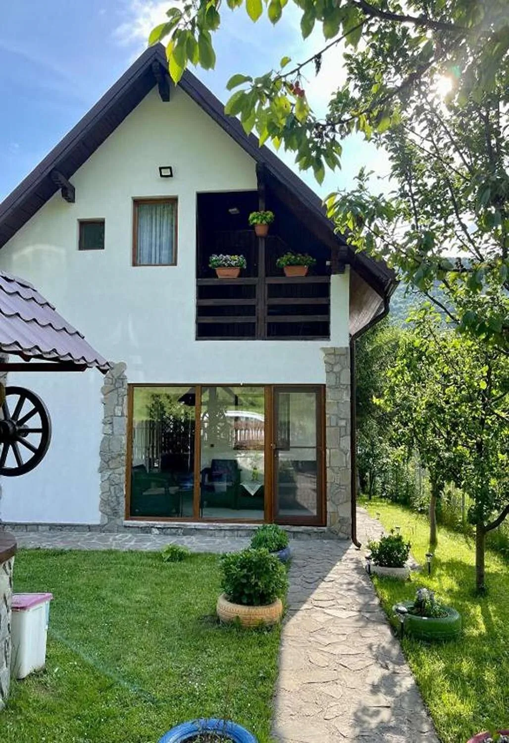 Casa Emana Teșila – Teșila, România