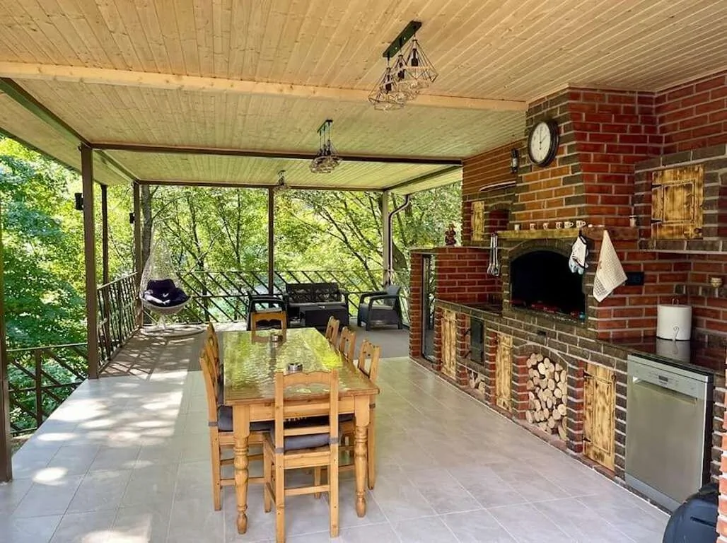 Casa Emana Teșila – Teșila, România
