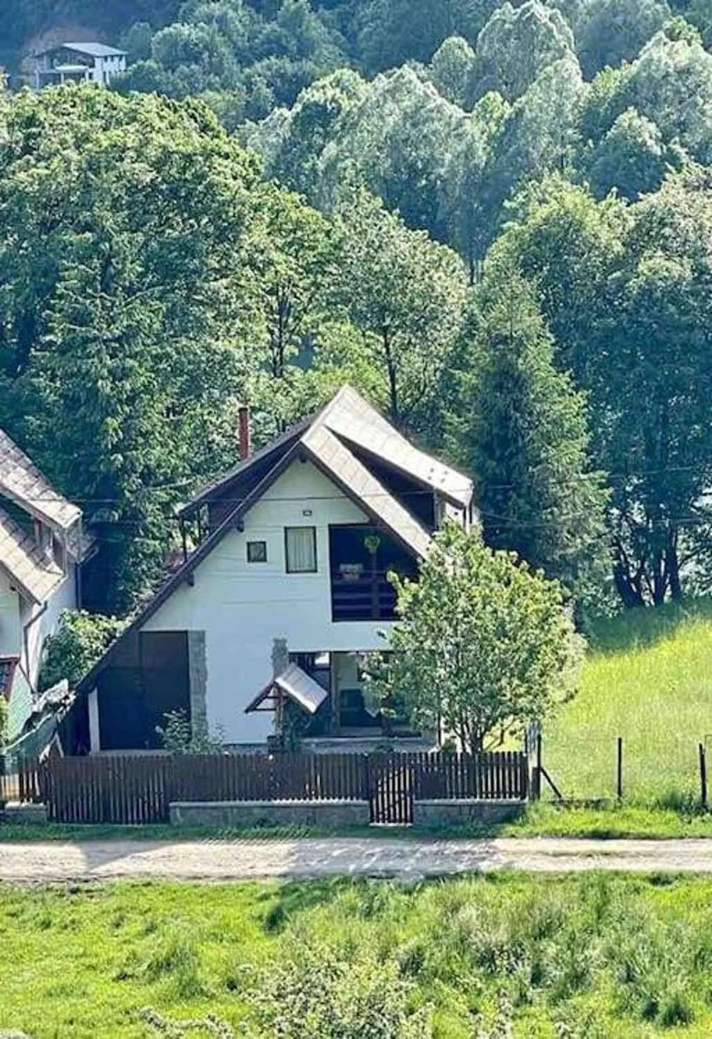 Casa Emana Teșila – Teșila, România