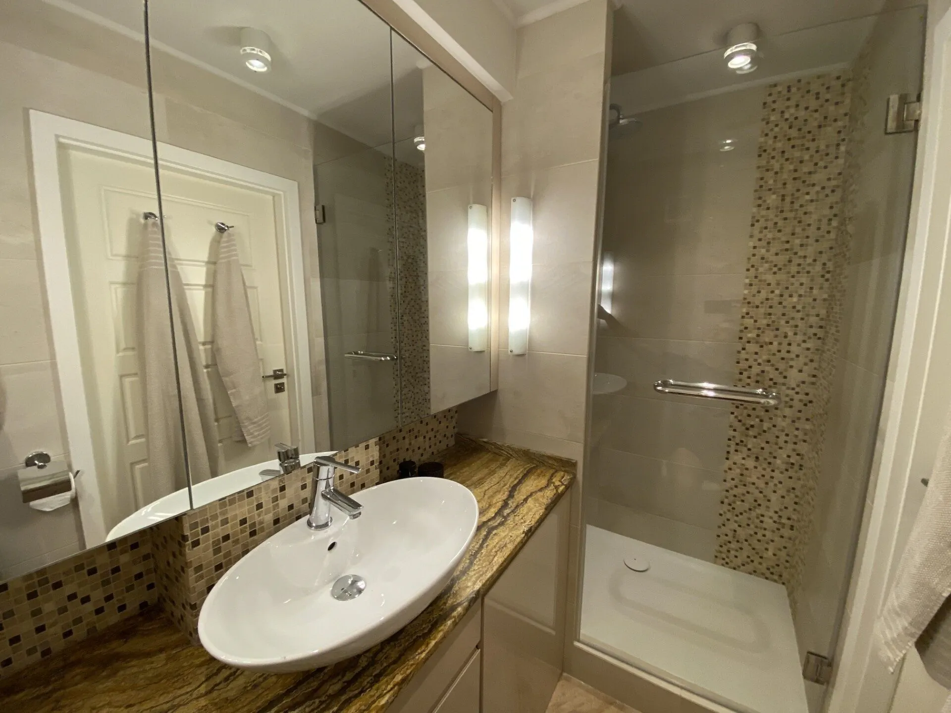 Rokowy przystanek Apartament Warszawa – Varșovia, Polonia